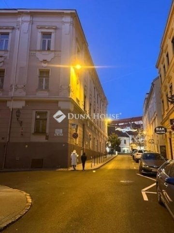 Eladó téglalakás, Pécsett 86.9 M Ft, 4 szobás