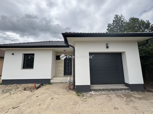 Eladó családi ház, Kecskeméten, Ág utcában 99.9 M Ft, 5 szobás