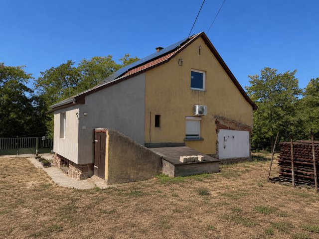 Eladó családi ház, Zánkán 77 M Ft, 2 szobás
