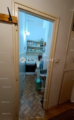 Eladó téglalakás, Budapesten, V. kerületben, Molnár utcában