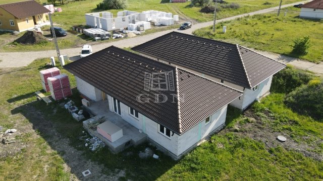 Eladó családi ház, Iszkaszentgyörgyön 81.9 M Ft, 4 szobás