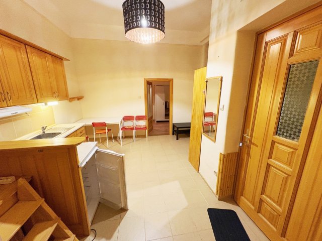 Eladó téglalakás, Budapesten, V. kerületben, Alkotmány utcában