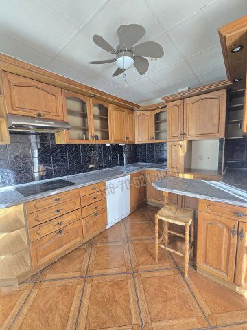 Eladó családi ház, Pécsett 114.9 M Ft, 7 szobás