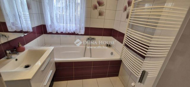 Eladó családi ház, Mohácson 87.5 M Ft, 3 szobás