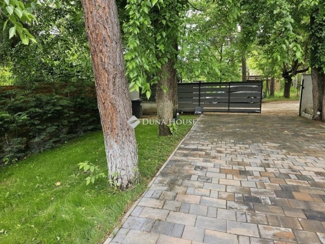 Eladó családi ház, Pócsmegyeren 94.9 M Ft, 3 szobás