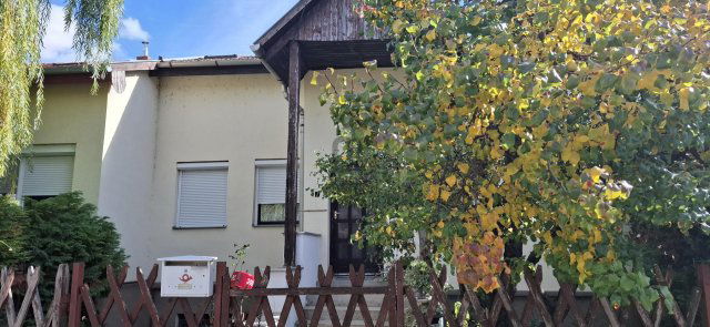 Eladó sorház, Balatonkenesén 85 M Ft, 6 szobás