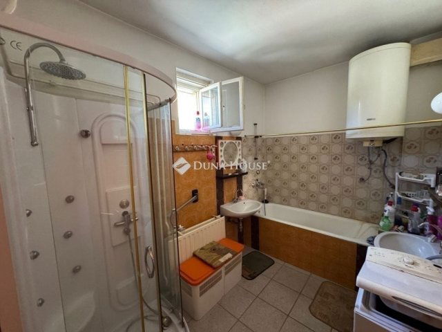 Eladó családi ház, Kecskeméten 99 M Ft, 8 szobás