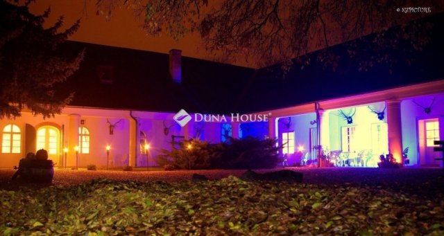 Eladó családi ház, Gödön 2769 M Ft, 1 szobás