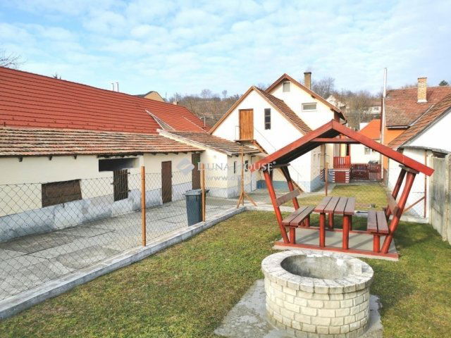 Eladó családi ház, Leányváron 69.99 M Ft, 5 szobás