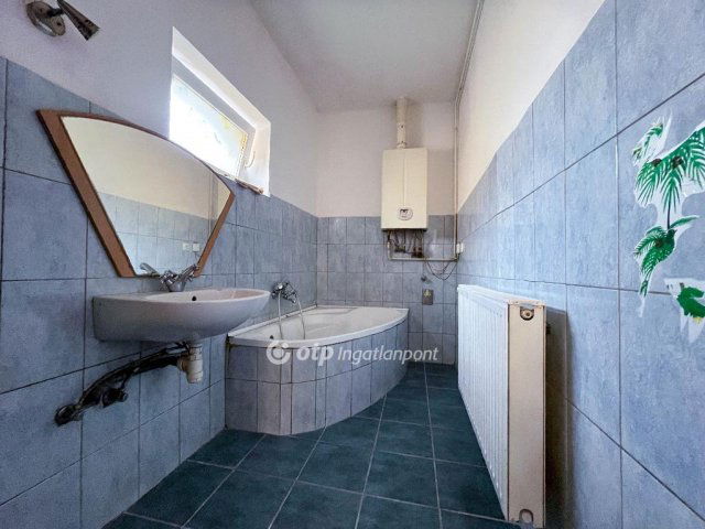 Eladó téglalakás, Mosonmagyaróváron 33.9 M Ft, 3 szobás