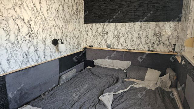 Eladó panellakás, Győrött 47.5 M Ft, 3 szobás