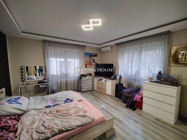 Eladó családi ház, Budapesten, IV. kerületben 150 M Ft, 6 szobás