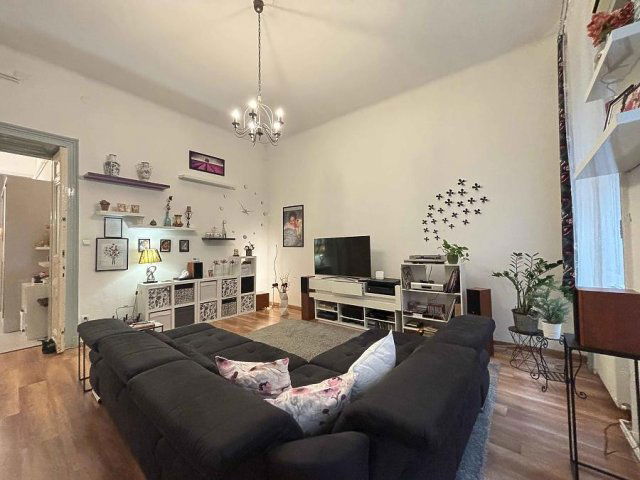 Eladó téglalakás, VI. kerületben, Vörösmarty utcában