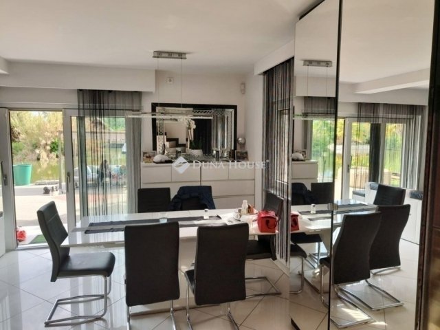 Eladó családi ház, Dunakeszin 114.9 M Ft, 3+1 szobás