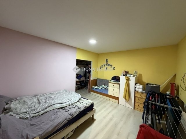 Eladó családi ház, Tápiószecsőn 69.4 M Ft, 8 szobás