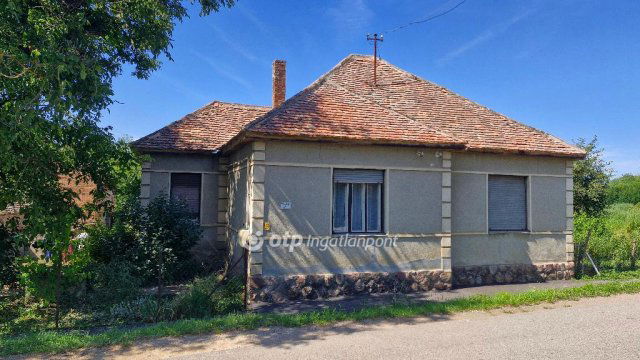 Eladó családi ház, Zókon 21 M Ft, 3 szobás