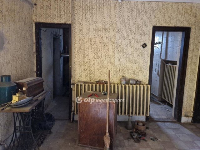 Eladó családi ház, Bicskén 35 M Ft, 2 szobás