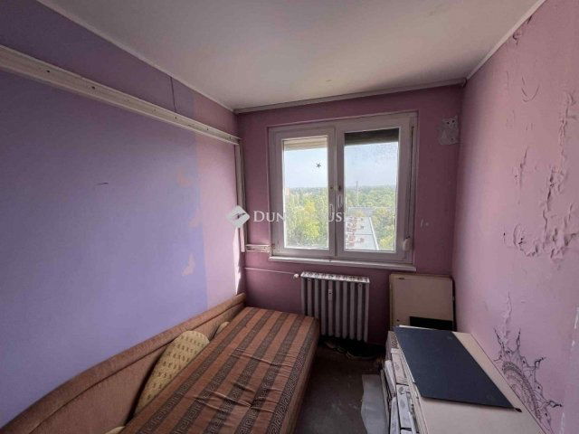 Eladó panellakás, Kecskeméten 37.5 M Ft, 3 szobás