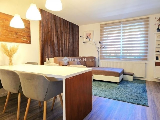 Eladó családi ház, Pécsett 129.9 M Ft, 6 szobás