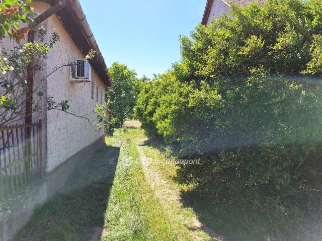 Eladó családi ház, Tiszafüreden 29.9 M Ft, 2 szobás