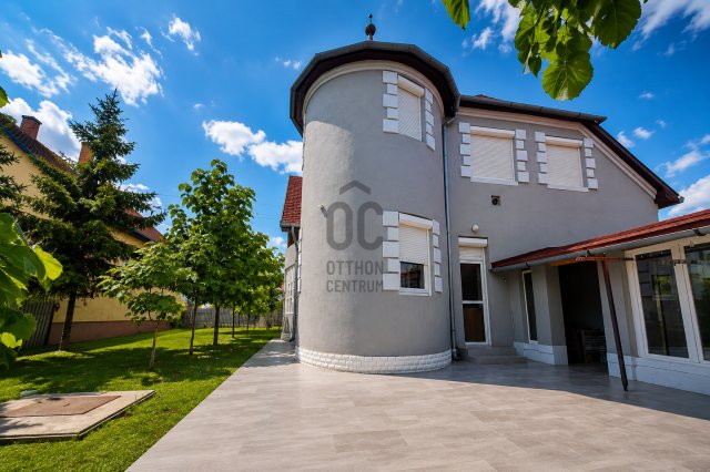 Eladó családi ház, Mezőtúron 62.9 M Ft, 8 szobás