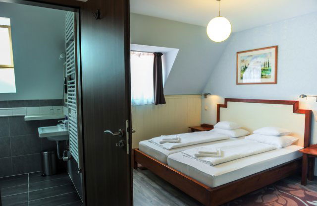 Eladó hotel, Hévízen 399 M Ft, 11 szobás / költözzbe.hu