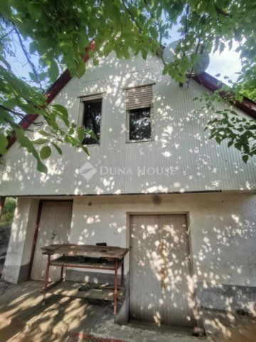 Eladó családi ház, Pécsett 5.2 M Ft, 1 szobás