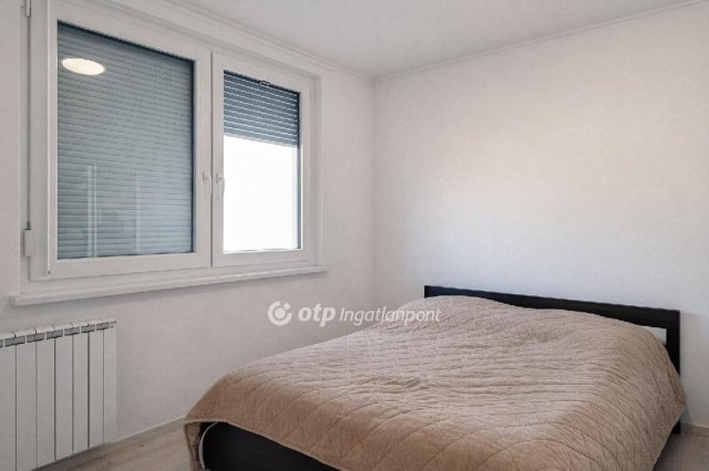 Eladó panellakás, Veszprémben 59.99 M Ft, 3 szobás