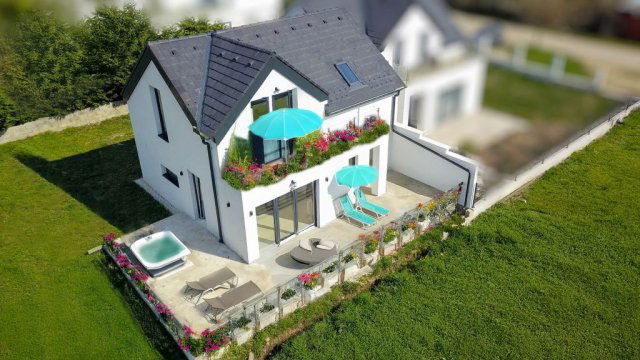 Eladó ikerház, Balatonakaliban 129 M Ft, 4 szobás