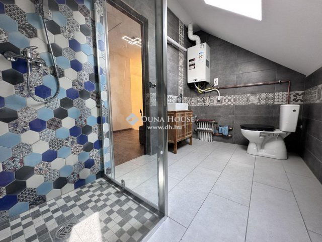 Eladó téglalakás, Dunavarsányban 129.9 M Ft, 8 szobás