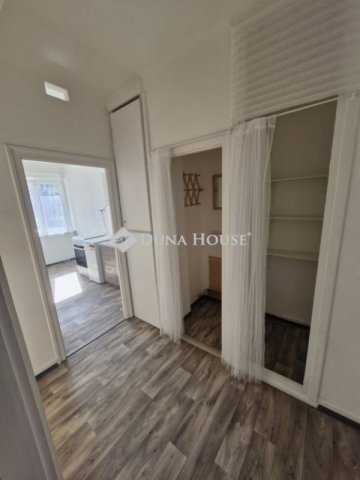 Eladó téglalakás, Budapesten, XIII. kerületben 81 M Ft, 1 szobás