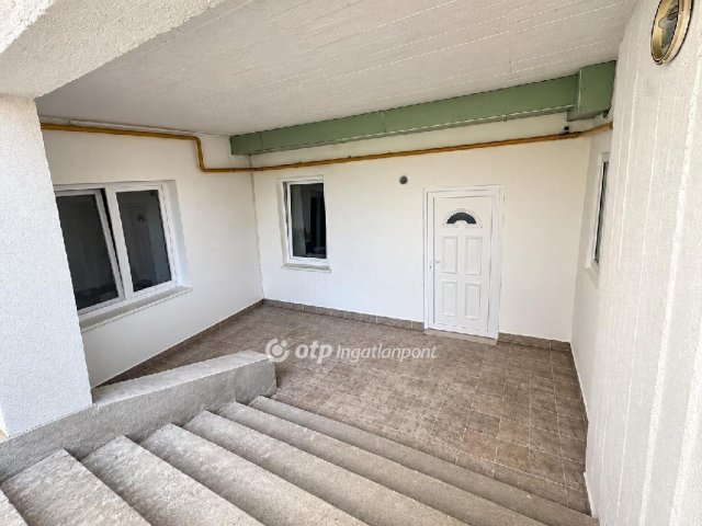 Eladó téglalakás, Budapesten, XV. kerületben 45 M Ft, 2 szobás