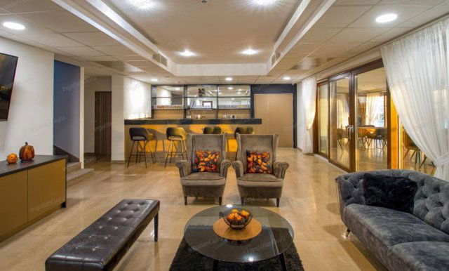 Eladó hotel, Kecskeméten 420 M Ft, 6 szobás