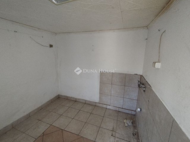 Eladó családi ház, Neszmélyen, Petőfi Sándor utcában 9.99 M Ft