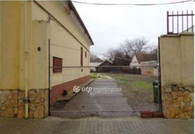 Eladó téglalakás, Orosházán 4.5 M Ft, 1 szobás