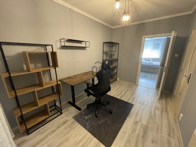 Kiadó panellakás, albérlet, Debrecenben 220 E Ft / hó, 3 szobás