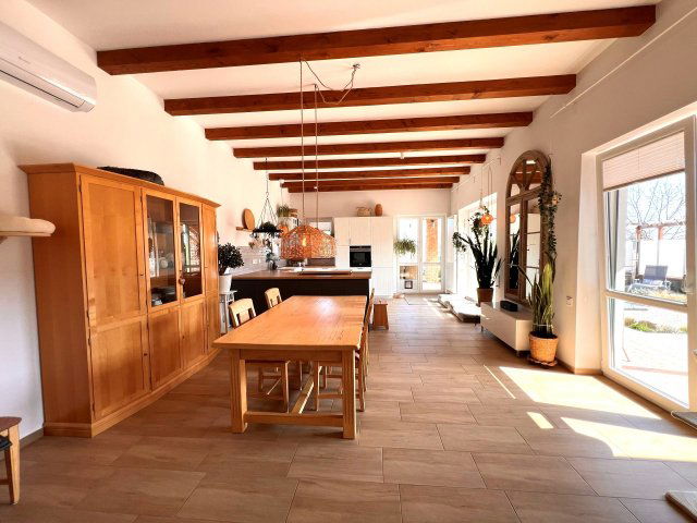 Eladó családi ház, Bólyban 129 M Ft, 4 szobás