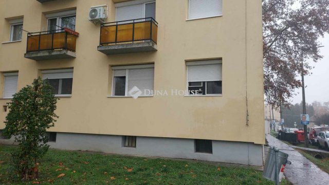 Eladó téglalakás, Dombóváron 21.5 M Ft, 2 szobás