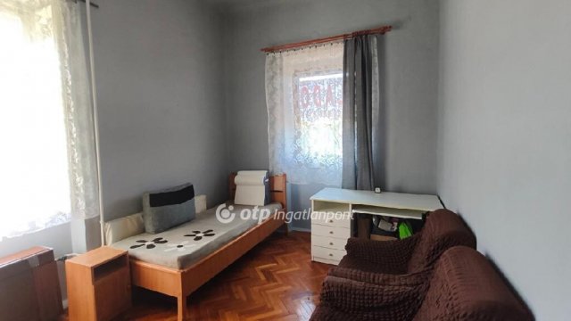 Eladó családi ház, Kisújszálláson 23 M Ft, 3+2 szobás
