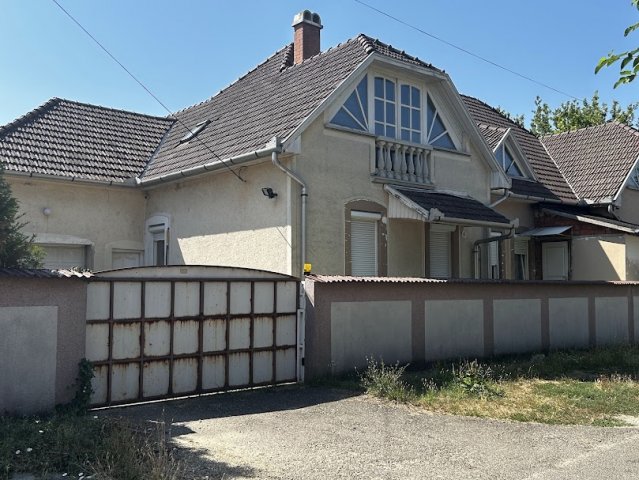 Eladó üzlethelyiség, Újszászon 120 M Ft / költözzbe.hu