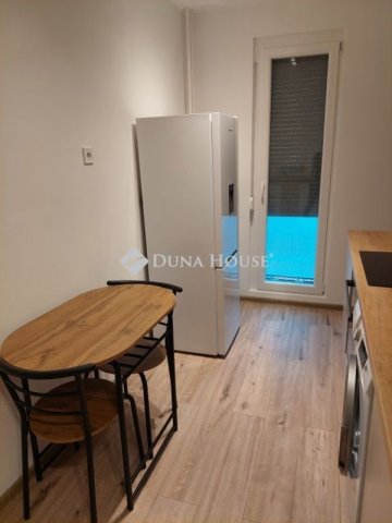 Kiadó panellakás, albérlet, Pécsett 180 E Ft / hó, 2 szobás