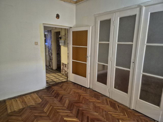 Eladó téglalakás, Szolnokon 23.5 M Ft, 2 szobás