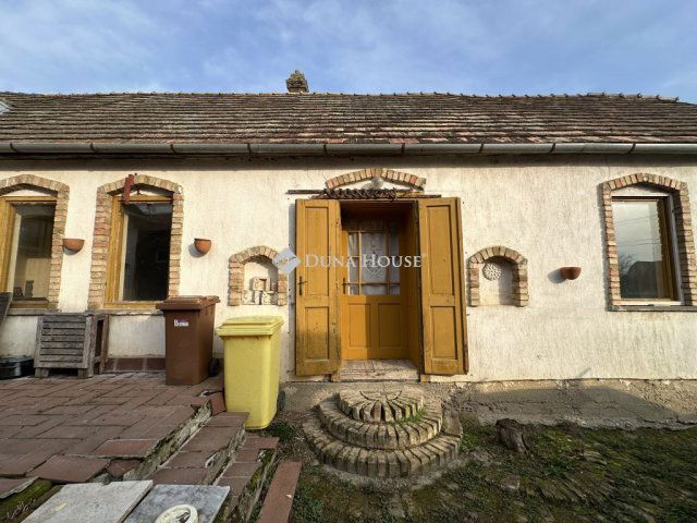 Eladó családi ház, Regölyön 8 M Ft, 4 szobás