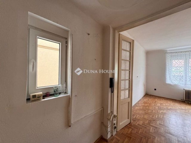 Eladó családi ház, Budapesten, III. kerületben 140 M Ft