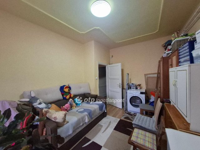Eladó téglalakás, Egerben 39.9 M Ft, 2 szobás