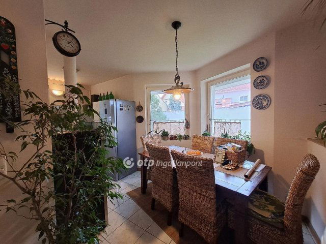 Eladó téglalakás, Szegeden 135 M Ft, 4 szobás