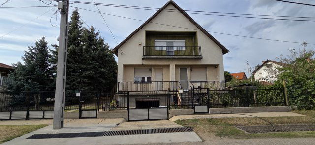 Eladó családi ház, Kistarcsán 115 M Ft, 4 szobás