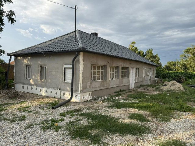 Eladó családi ház, Poroszlón 24 M Ft, 1+2 szobás