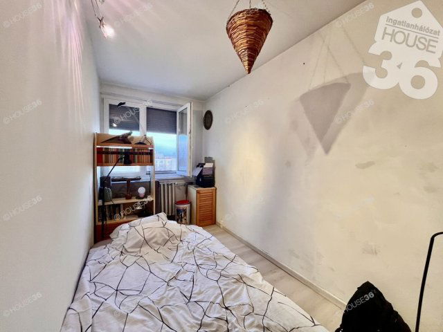 Eladó panellakás, Kecskeméten 53.5 M Ft, 3 szobás