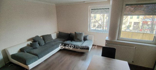 Eladó téglalakás, Berettyóújfaluban 63.9 M Ft, 1+3 szobás